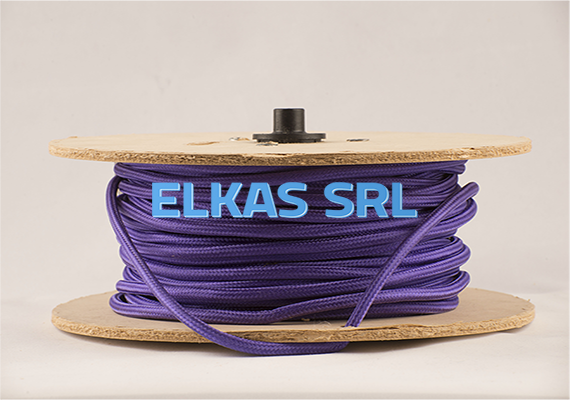 Nossos cabos são certificados. Eles também têm um processo de colagem que os impede de serem desintegrados em sua armadura